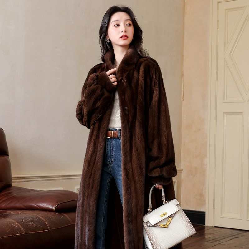 In winter, the new waterproof mink coat is thick and loose, and the fur coat is long and women's clothing.