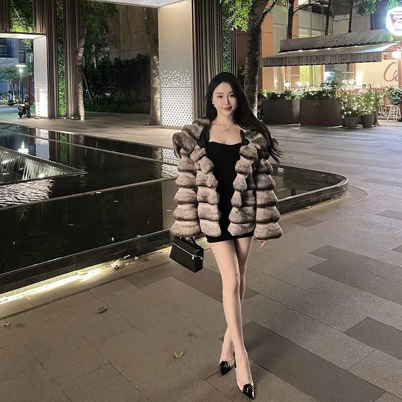 In winter, the new fur rex rabbit fur Totoro lapels Mao Mao coat, high sense, fashionable ladies and short women.